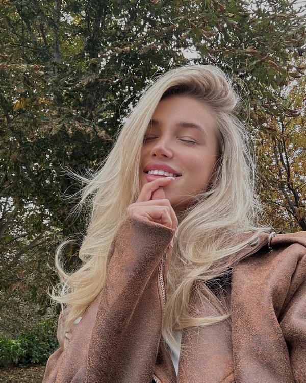 Experience Unforgettable Moments with Vivienne Pascal Today